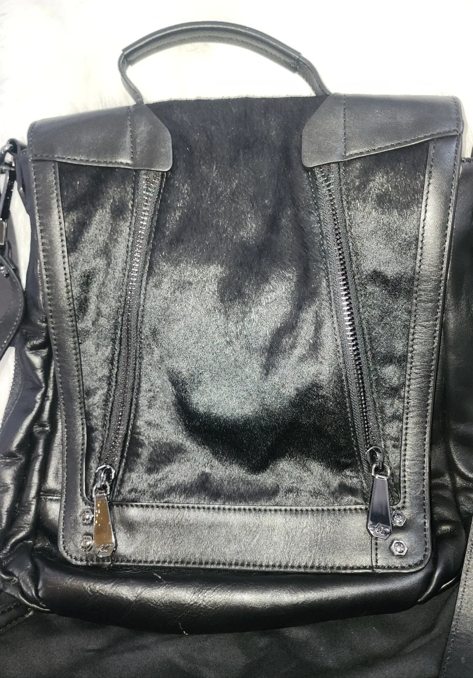 Kenneth Cole Black Leather Crossbody Shoulder Bag w/ Zippers